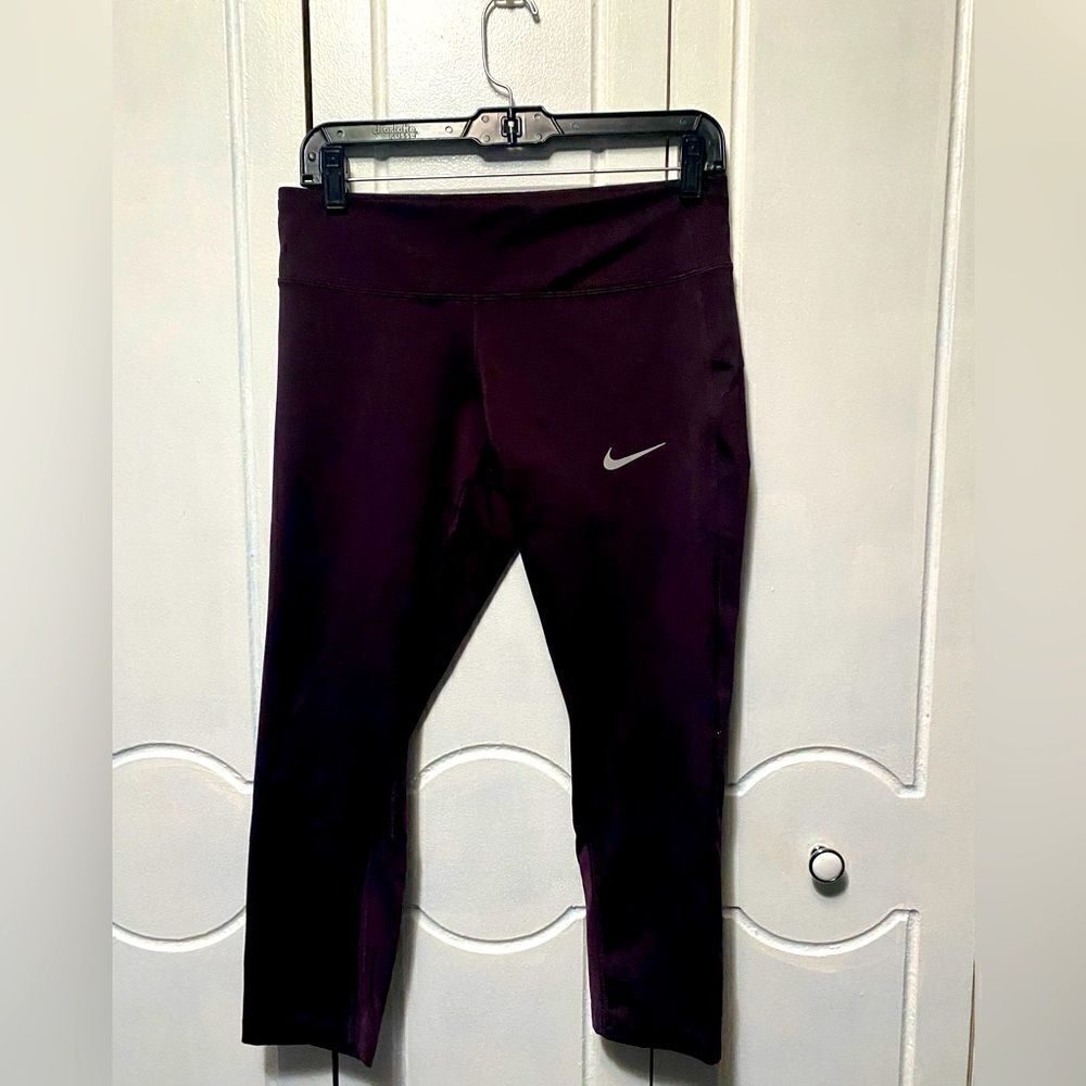 Nike dri-fit athletic capri leggings purple medium